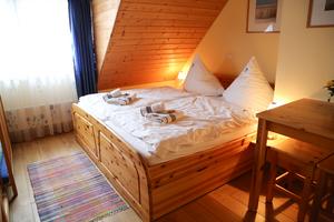 Geräumiges Schlafzimmer